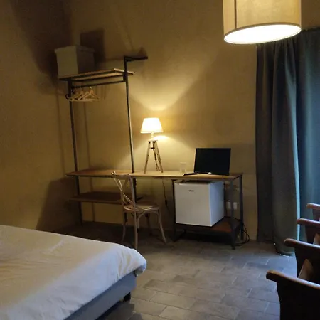 Al Cavour 21 * Campiglia Marittima